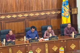 Gubernur Bali minta Pansus TRAP teruskan penertiban di lapangan
