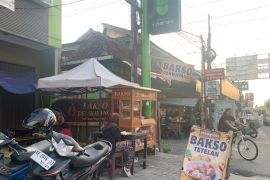 Kerja keras dari bawah pengusaha muda demi bahagiakan sang bunda