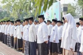 Pemkab Karawang tekankan pentingnya peran santri di tengah arus perkembangan teknologi