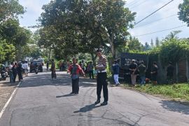 Polres Lombok Tengah melakukan olah TKP kasus kecelakaan maut