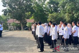 Wagub Sultra sidak pelayanan Dinsos dan ingatkan ASN agar tidak titip absen