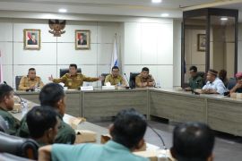 Gubernur bersama para kades se-Kecamatan Lepar bahas sengketa lahan sawit