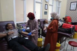 Puluhan anggota Polres Tulungagung donor darah sambut HUT Humas Polri