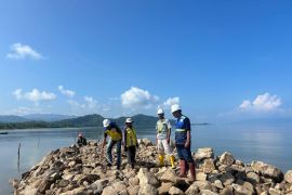 BWS Maluku Utara bangun pemecah ombak di Toniku lindungi warga pesisir Halbar