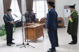 Bupati H Bahrul Ilmi lantik Kadis PUPR dan Kadis Perpusip