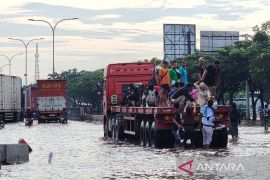 Banjir masih genangi Pantura Semarang