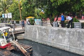 Mitigasi banjir, PUPR Kota Tangerang normalisasi Kali Songsit