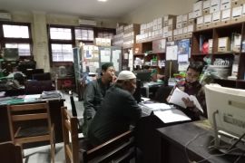 Sebanyak 1.200 marbot dan guru TPQ di Mataram dapat insentif