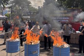 Kriminal Bandung - Polisi musnahkan 2,7 juta butir obat keras pemicu tawuran dan begal!