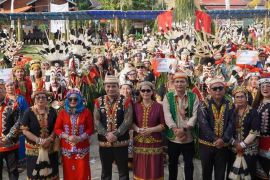 Pemkab Mahakam Ulu komitmen lestarikan adat