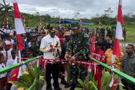 Koops Swasembada Pangan membangun jembatan gantung Distrik Iwur-Pegubin