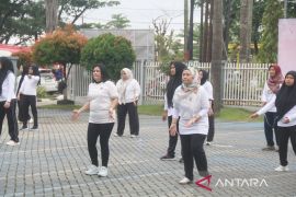 DWP Kemenkum Kalsel gelar senam jaga kebersamaan dan kesehatan