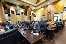 Padang jembatani 1.141 lowongan kerja dari 44 perusahaan