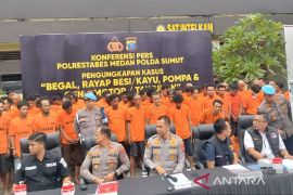Polrestabes Medan buru pengusaha barang bekas terima hasil curian