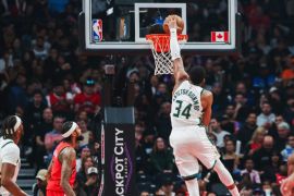 Antetokounmpo cetak 31 poin 20 rebound, Bucks kalahkan Raptors 122-116