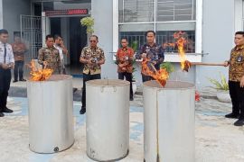 Lapas Narkotika Pangkalpinang musnahkan barang sitaan dari kamar warga binaan