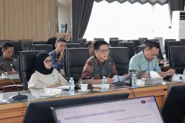 DPRD Kalsel bahas Raperda penyertaan modal BPD Kalsel