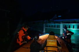 Basarnas Palu kerahkan tim gabungan untuk evakuasi warga terjebak banjir Tolitoli