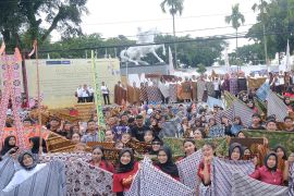 Flashmob "Harmoni Pesona Batik" Magelang pecahkan Rekor Dunia MURI