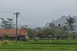 Pemerataan listrik, harapan baru dari ujung desa