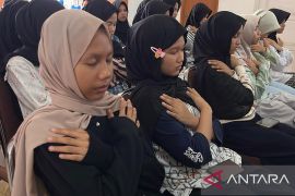 Pelatihan manajemen stres dan pengelolaan emosi bekali 42 kader Posyandu remaja di Kelurahan Andalas