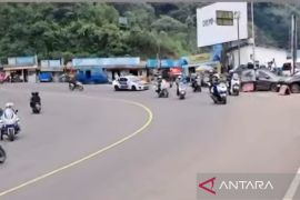 Polres Cianjur memberlakukan satu arah lebih cepat di Puncak
