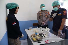 SPPG Polda Kalbar memastikan keamanan MBG melalui uji cepat harian