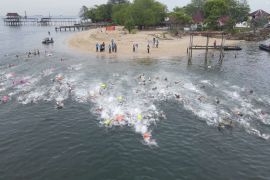 150 peserta ikuti lomba renang laut Kodaeral VI Makassar