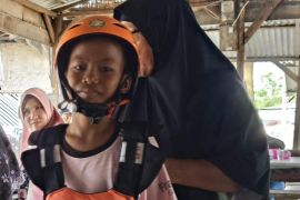 Adi Jawa nelayan hilang diamuk badai belum ditemukan, anak bungsu ikut mencari