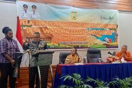 Pemkot Jayapura beri pelatihan perencanaan pembangunan desa wisata bagi warga 14 kampung
