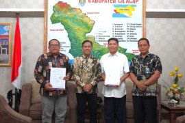 Bank Jateng salurkan bantuan budidaya maggot dukung solusi sampah Cilacap