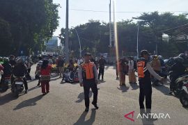 Pedagang Barito tutup jalan perempatan Taman Ayodya imbas penertiban