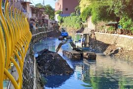 Jakarta keruk lumpur dan bangun sumur resapan