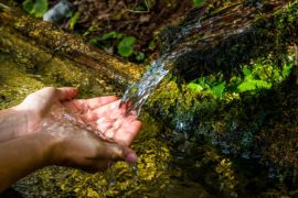 Warga sekitar Aqua ungkap sulit dapatkan air bersih