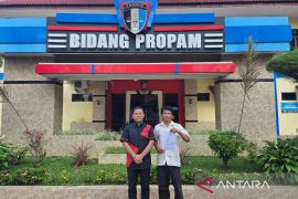 Seorang petani laporkan dugaan ketidakprofesionalan Kasat Reskrim dan Kanit PPA Polres Samosir ke Propam Polda Sumut