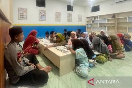 Polairud Bangka Barat giatkan program Belacan bantu belajar anak pesisir