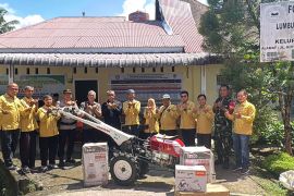 PT Semen Padang Kucurkan Rp64 Juta untuk Pemberdayaan Petani dan UMKM