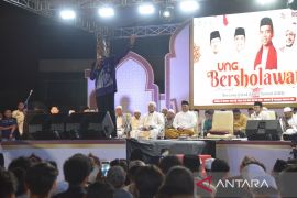 Ustadz Abdul Somad sampaikan tausiah di UNG bersholawat