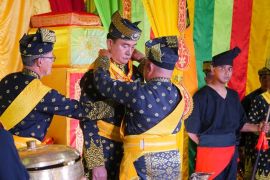 Menko Yusril terima anugerah gelar adat kehormatan Melayu Kepri