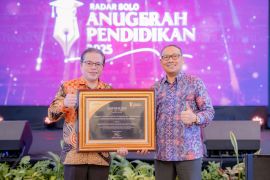 UMS terima penghargaan Top Kampus Penggerak Prestasi Mahasiswa Nasional dari Jawa Pos Radar Solo