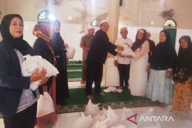 Partai Nasdem Palas berbagi berkah dengan lansia di Pondok Hj. Aminah Sibuhuan