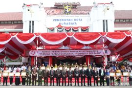 Pemkot Surabaya berikan penghargaan 68 pemuda-pemudi