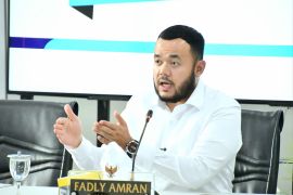 Wako Fadly Amran pimpin rapat pelaksanaan kerapian, kebersihan, dan ketertiban umum di Padang