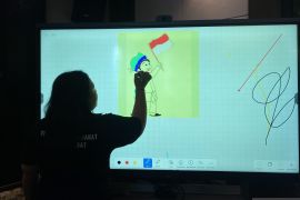 Pemkot Batam pastikan papan interaktif digital jangkau seluruh siswa SD