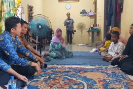 Wabup Sergai Adlin Tambunan jenguk keluarga nelayan hilang di Sialang Buah