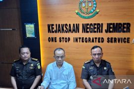 Kejari Jember kembali tahan satu tersangka korupsi Sosraperda