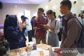 Kehadiran UNG di pameran pendidikan Dili disambut antusias masyarakat Timor Leste