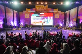 Wali Kota Mojokerto beri beasiswa ke ratusan pemuda berprestasi