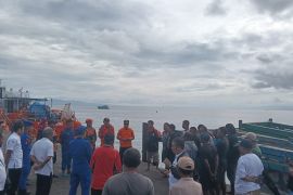 KM Putra-Putri 02 berpenumpang14 orang diselamatkan