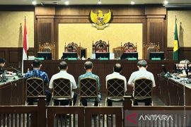 Lima petinggi perusahaan swasta divonis 4 tahun penjara di kasus gula